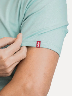 Camiseta Levis Masculina Slim Tab Lisa Aquifer Azul Ciano