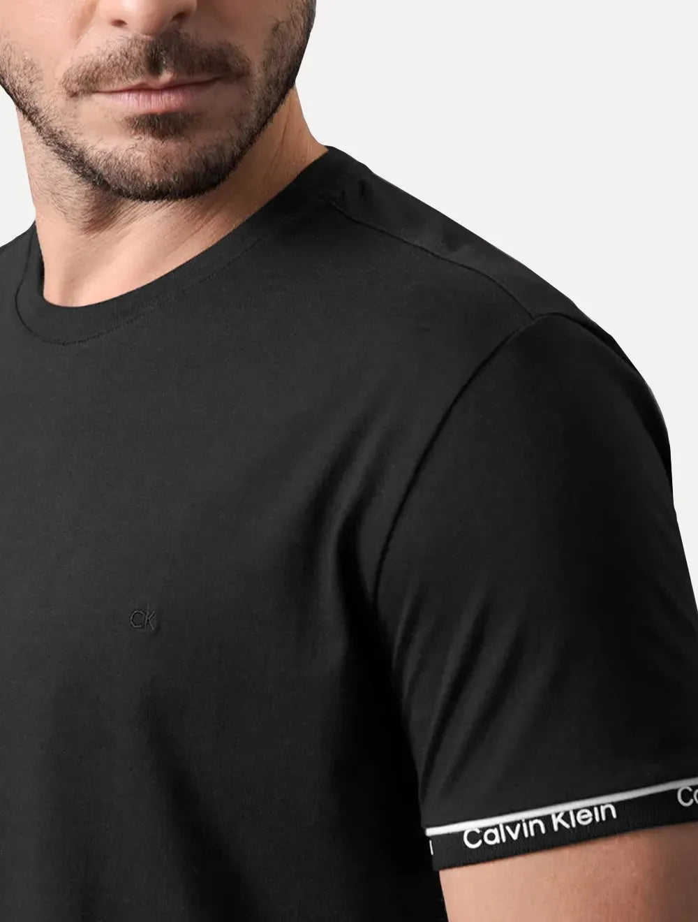 Camiseta Calvin Klein Masculina Punho Logo Preta