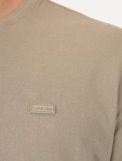 Camiseta Calvin Klein Masculina Piquet Rubber Patch Mono Logo Cáqui Médio