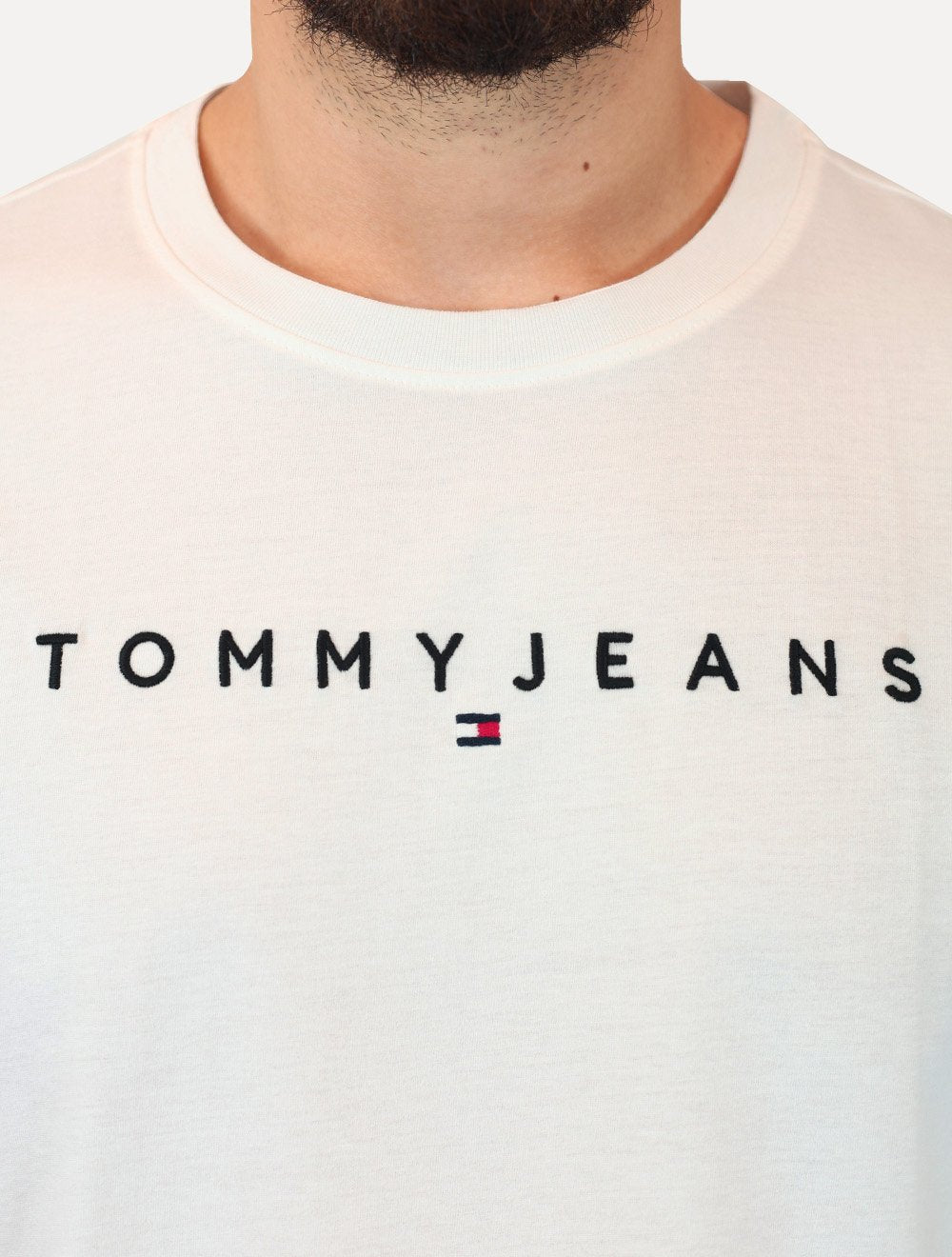 Camiseta Tommy Jeans Masculina Core Linear Logo Tee Branca