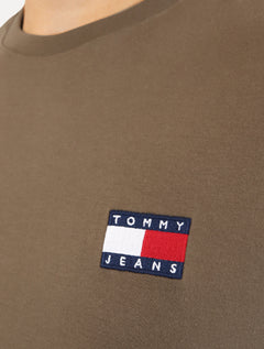 Camiseta Tommy Hilfiger Masculina Regular Badge Logo Tee Marrom Escuro
