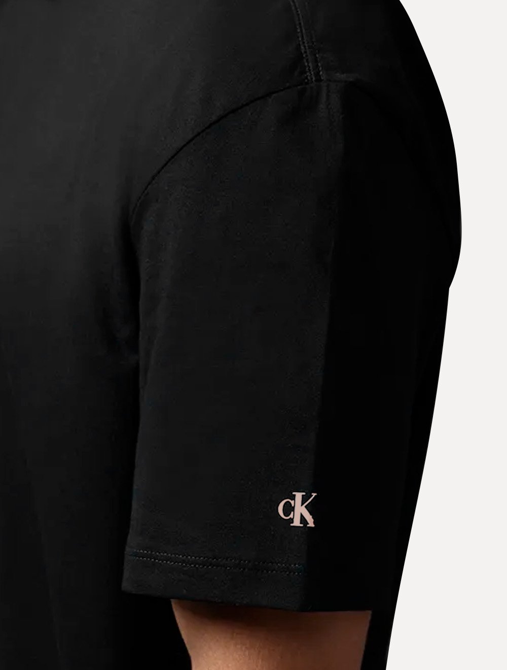 Camiseta Calvin Klein Jeans Masculina Oversized Logo CK Ombro Preta