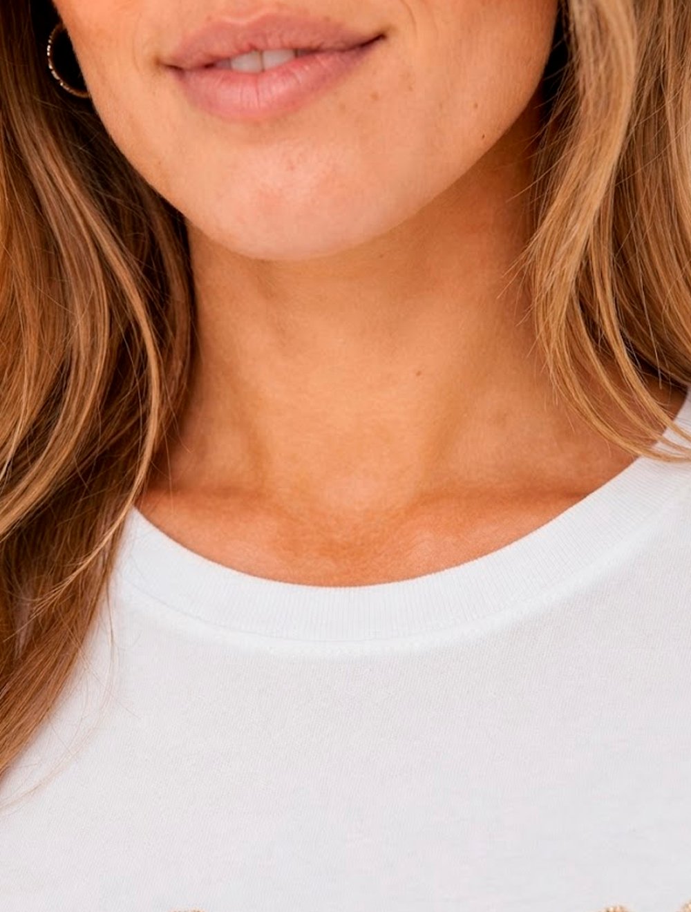 Camiseta Guess Feminina Signature Bright Logo Branca