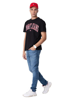 Camiseta Tommy Jeans Regular Classic Collegiate Flag Preta