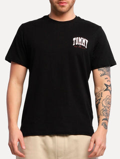 Camiseta Tommy Jeans Masculina Chest College Graphic Preta
