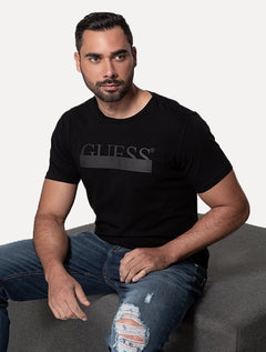 Camiseta Guess Masculina Rubber Logo Sash Preta