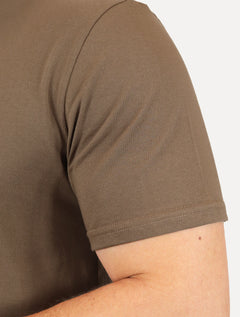 Camiseta Tommy Hilfiger Masculina Regular Badge Logo Tee Marrom Escuro