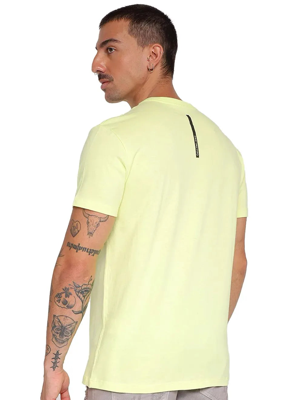 Camiseta Calvin Klein Jeans Masculina Gola V Dark Square Amarelo Claro