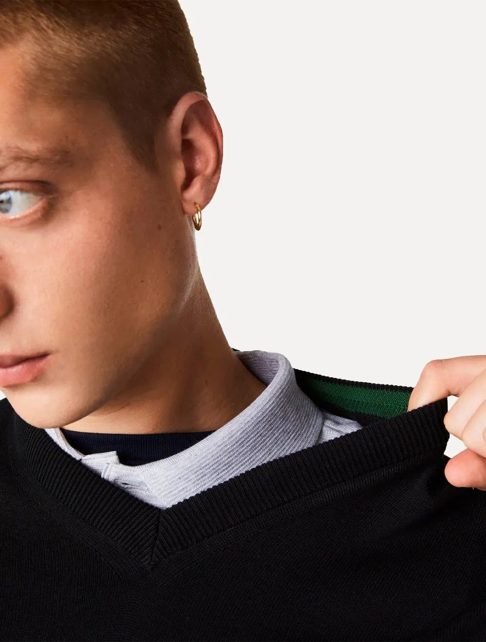 Suéter Lacoste Masculino Classic Fit Gola V Logo Preto