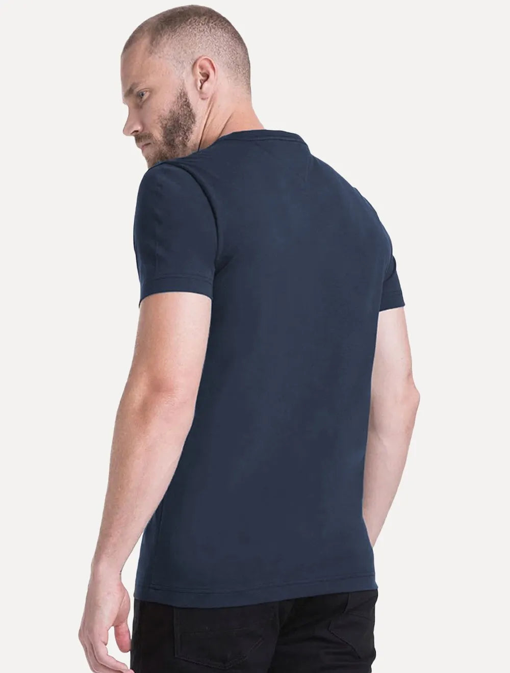 Camiseta Tommy Hilfiger Masculina Essential V-Neck Azul Marinho