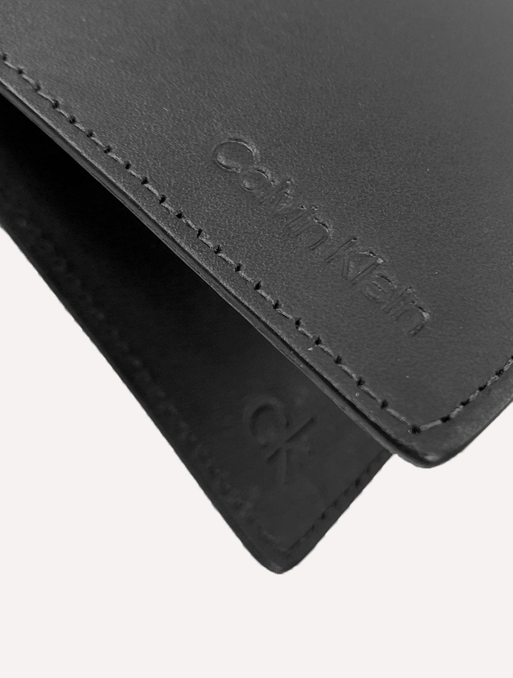 Carteira Calvin Klein Couro Horizontal Logo Floater Preta