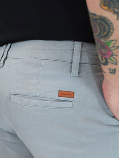 Calça Dudalina Masculina Sarja Slim Faca Color Cinza Claro