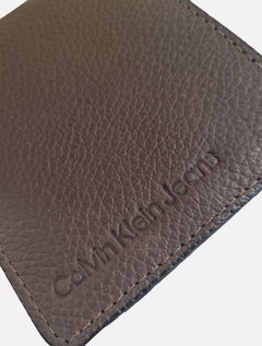 Carteira Calvin Klein Masculina Vertical Logo Relief Marrom Café