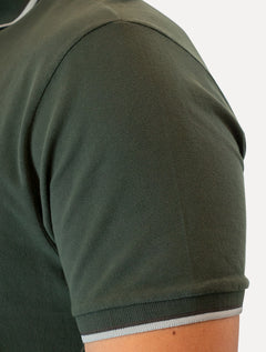 Polo Guess Masculina Piquet Frieze Logo Relief Verde Escuro