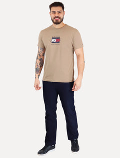 Camiseta Tommy Hilfiger Masculina Linear Flag Graphic Marrom Claro