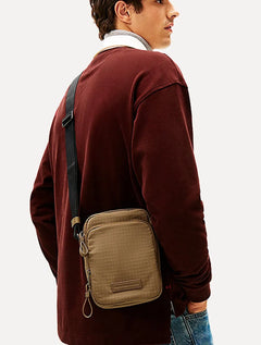 Bolsa Tommy Hilfiger Masculina Casual Tech Mini Shoulder Reporter Marrom