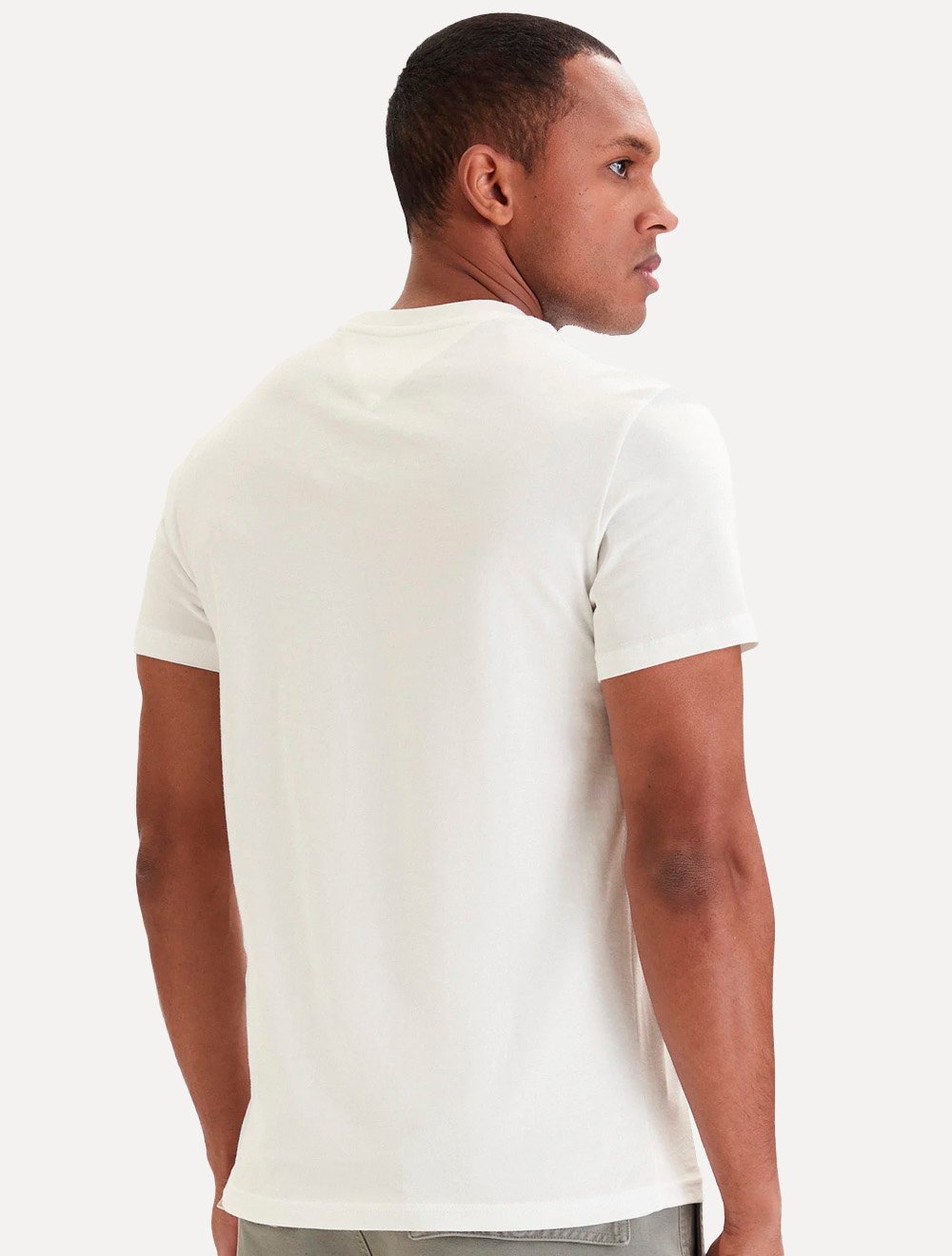 Camiseta Tommy Jeans Masculina Regular Sign Chest Off-White