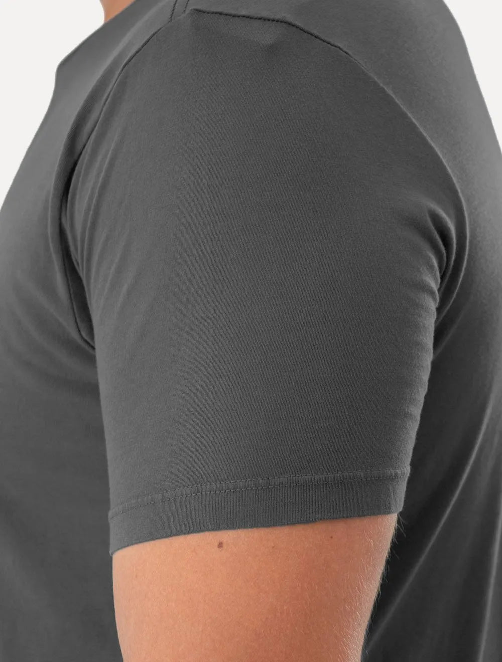 Camiseta Guess Masculina Grey Silk Logo Cinza Escuro