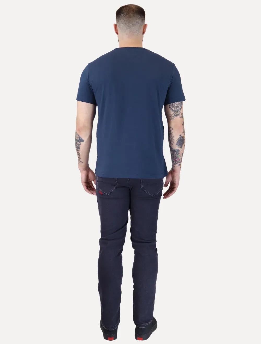 Camiseta Tommy Hilfiger Masculina Outline Arc Script Azul Marinho