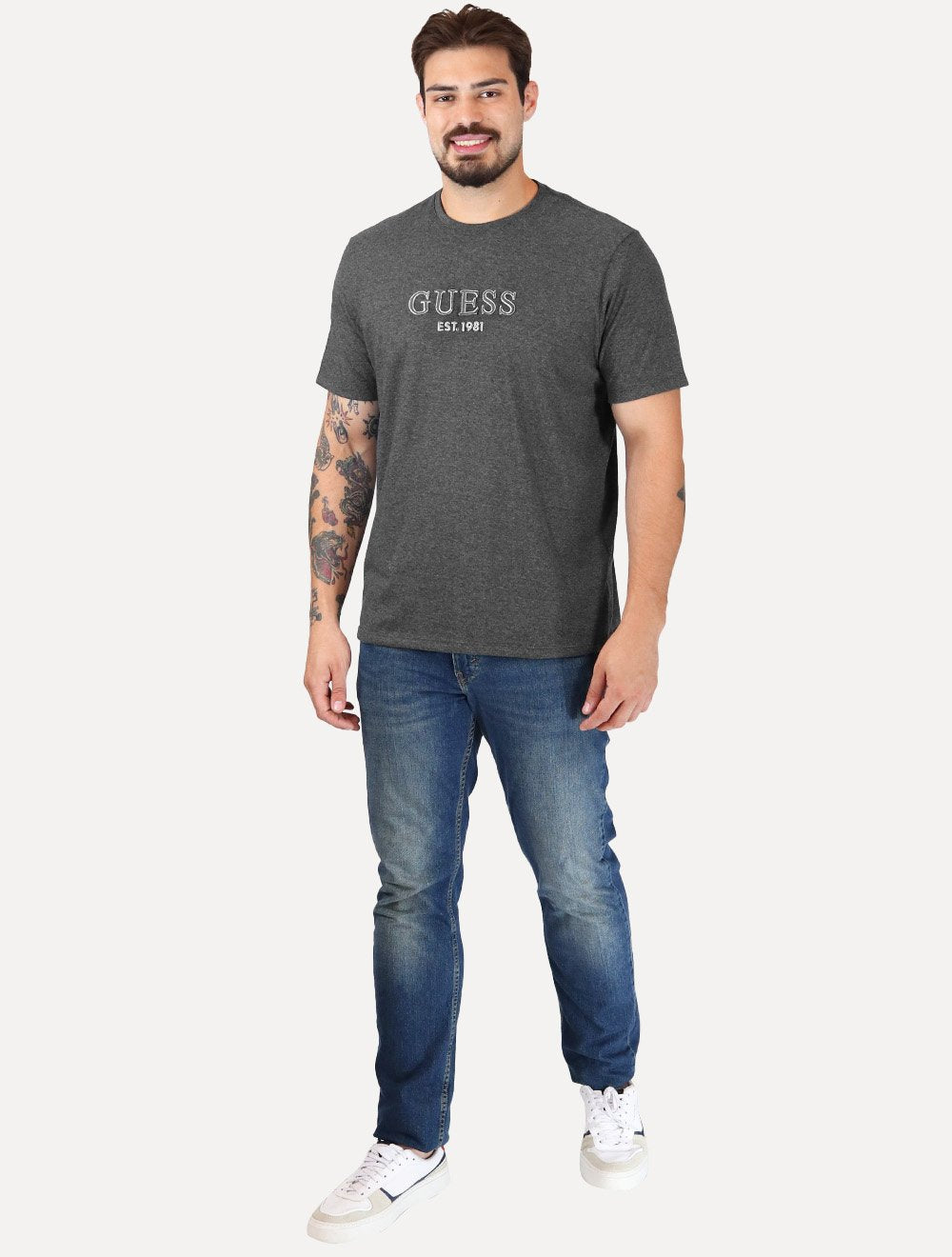 Camiseta Guess Masculina Bordado Peito Logo 1981 Cinza