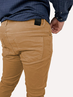 Calça King & Joe Sarja Masculina Slim Jogger Tinturada Marrom Claro