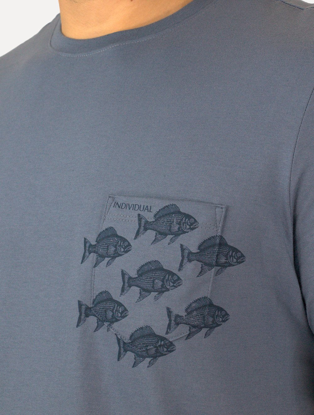Camiseta Individual Masculina Comfort Bolso Peixes Azul Médio