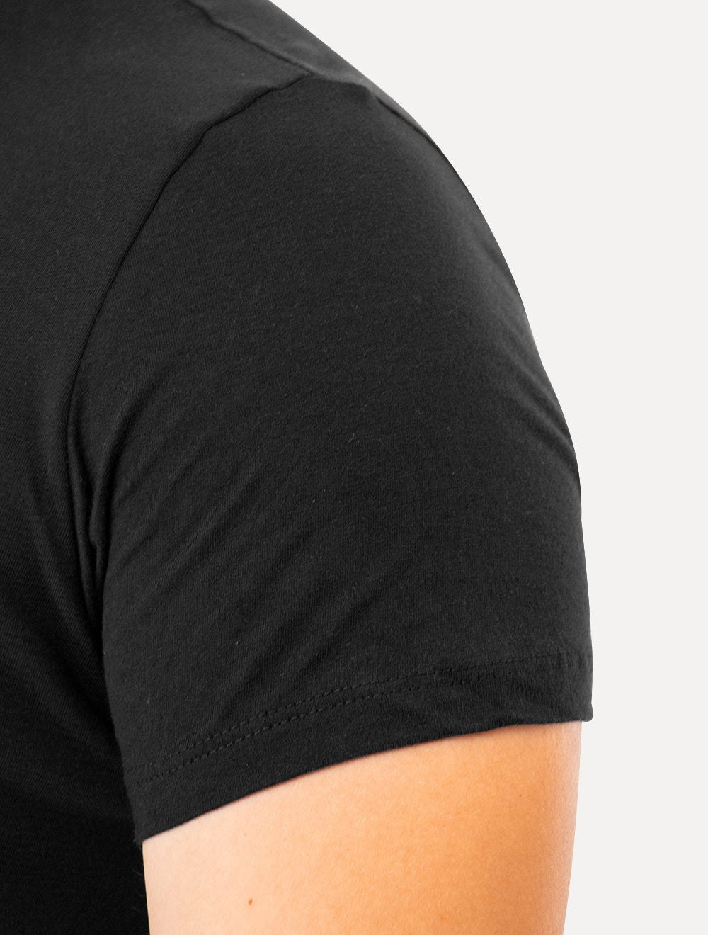 Camiseta Guess Masculina Triângulo Los Angeles Relevo Peito Preta