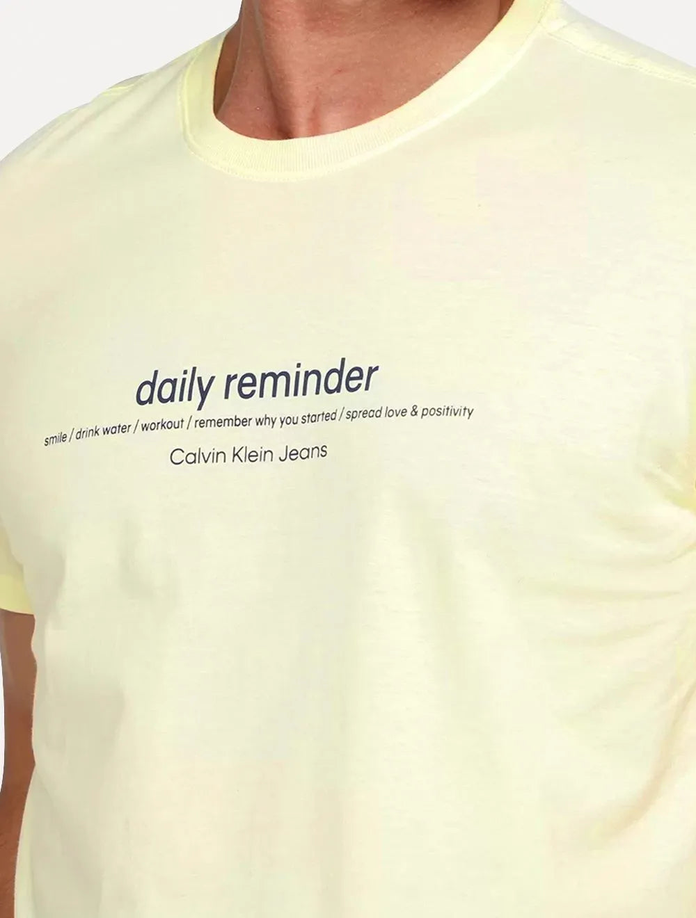 Camiseta Calvin Klein Jeans Masculina Daily Reminder Amarelo Claro