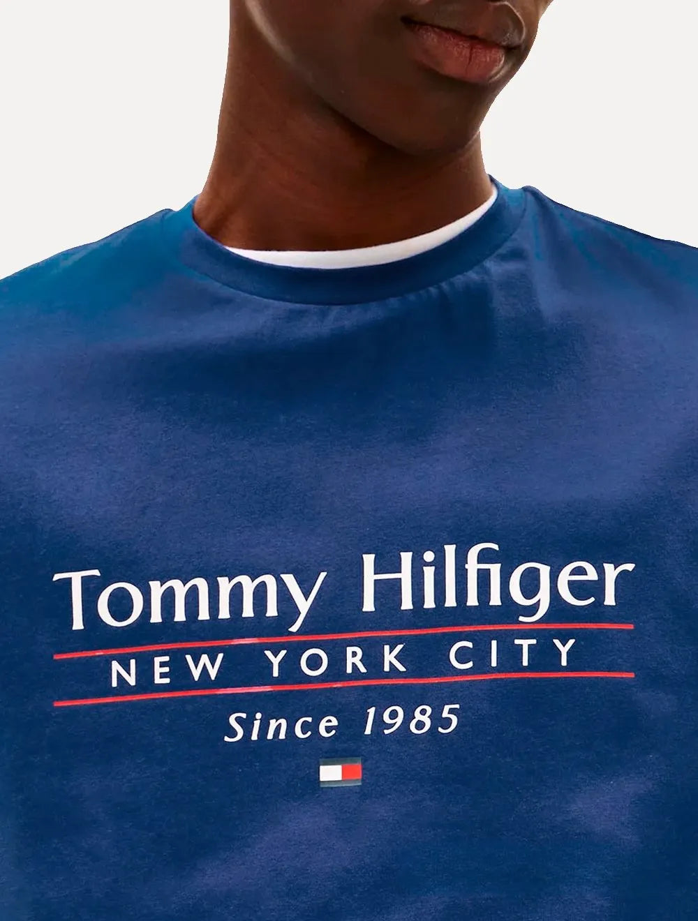 Camiseta Tommy Hilfiger Masculina Center Stack Azul Royal