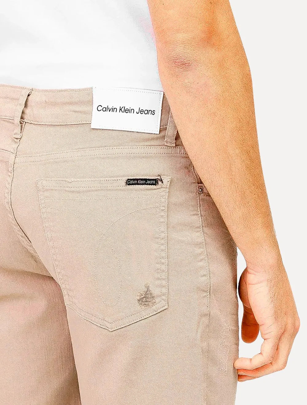 Bermuda Calvin Klein Jeans Destroyed Label Cáqui Claro