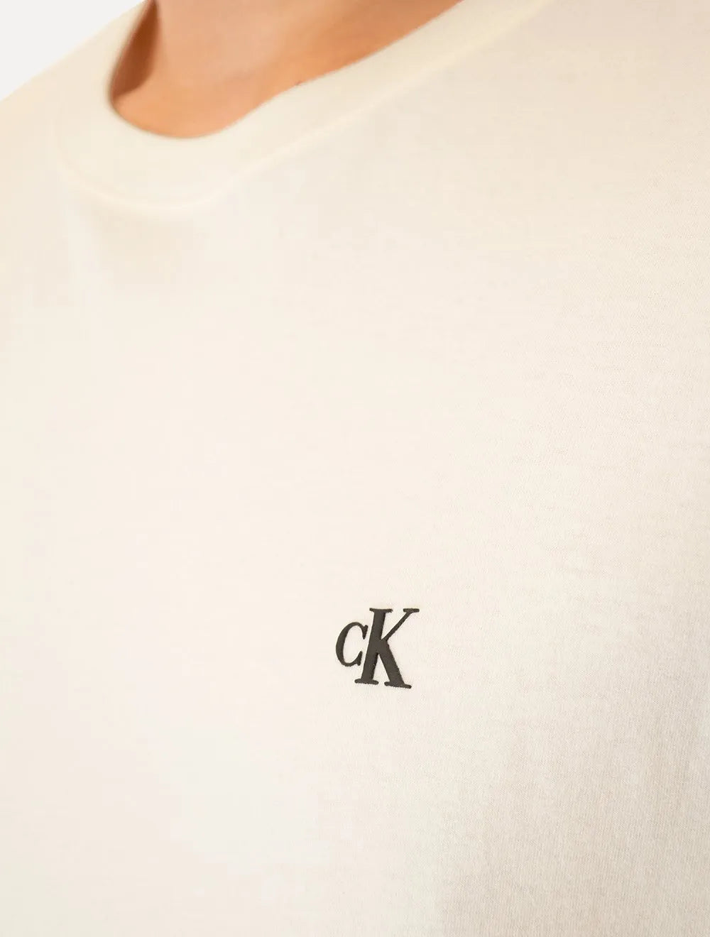 Camiseta Calvin Klein Jeans Masculina CK Rubber Off-White