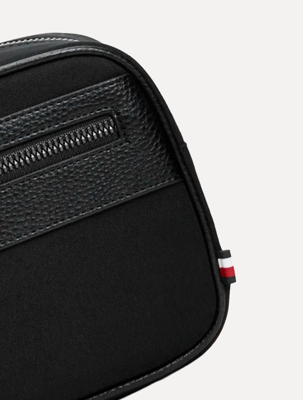 Necessaire Tommy Hilfiger Repreve Washbag Bolso Lateral Preto
