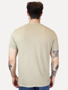 Camiseta Guess Masculina Rubber Est.1981 Stoned Cáqui Médio