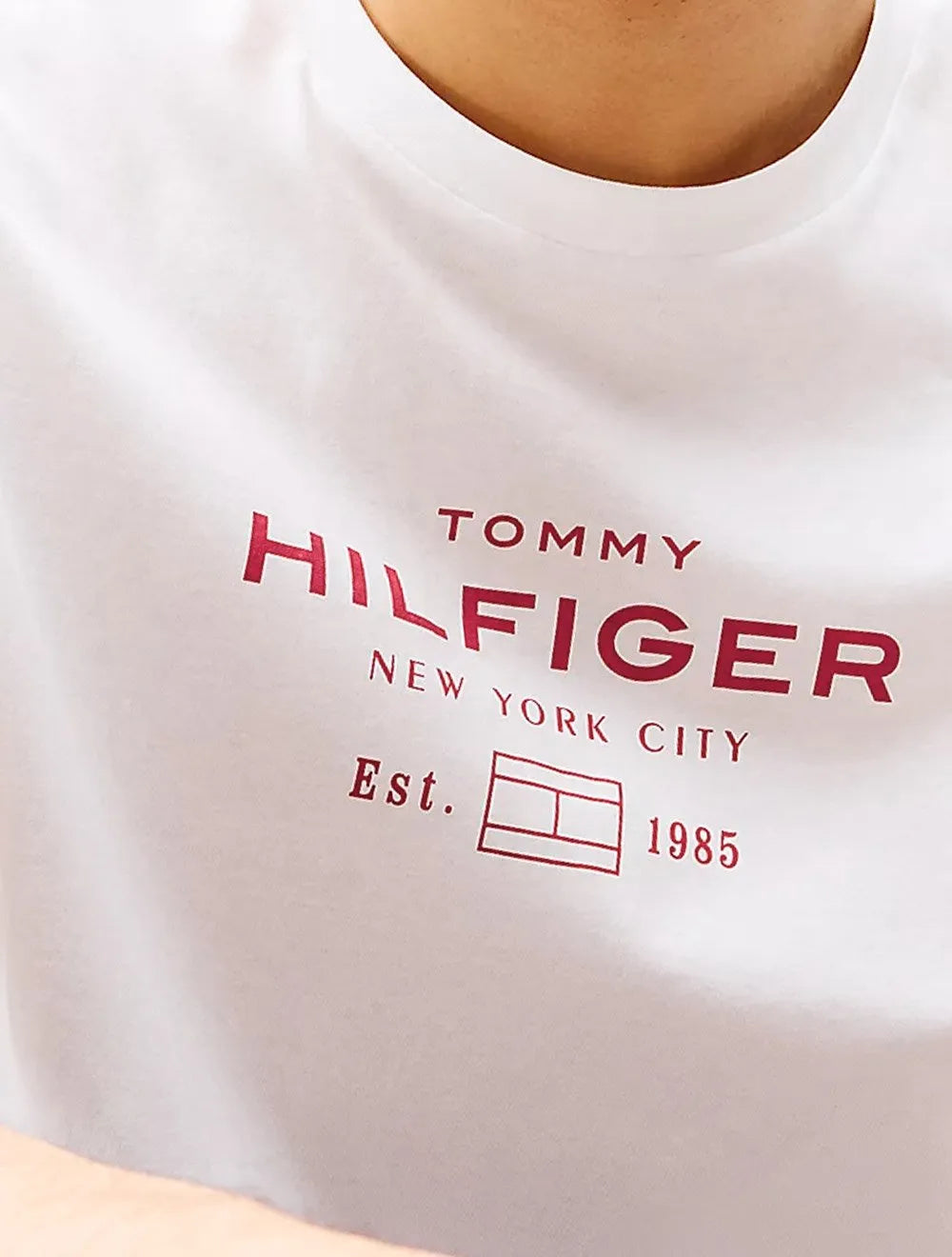 Camiseta Tommy Hilfiger Masculina Center New Stack Branca