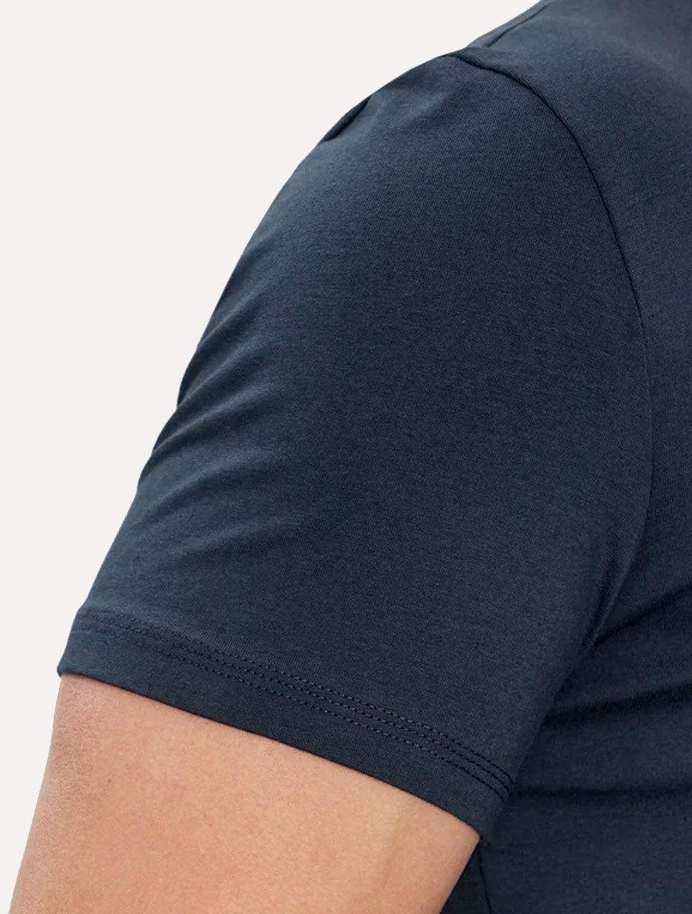 Camiseta Guess Masculina Bordado Peito Azul Marinho