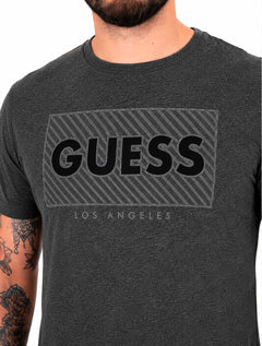 Camiseta Guess Masculina Los Angeles Logo Block Cinza Escuro