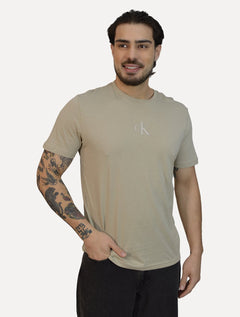 Camiseta Calvin Klein Jeans Masculina Frontal CK Rubber Relevo Cáqui