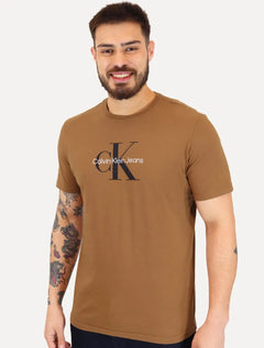 Camiseta Calvin Klein Jeans Masculina New Re Issue Frontal Logo Marrom