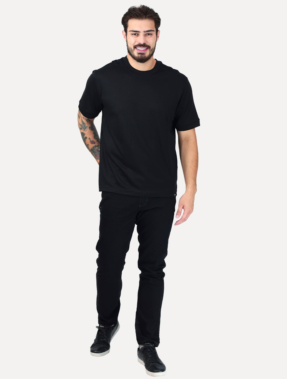 Camiseta Dixen Over Recorte Estruturado na Manga Preta