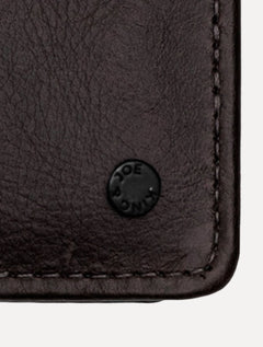 Carteira King & Joe Masculina Couro Vertical Rebite Logo Marrom Escuro