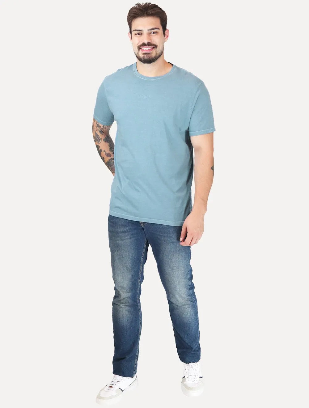 Camiseta Guess Masculina Rubber Est.1981 Stoned Azul Medio