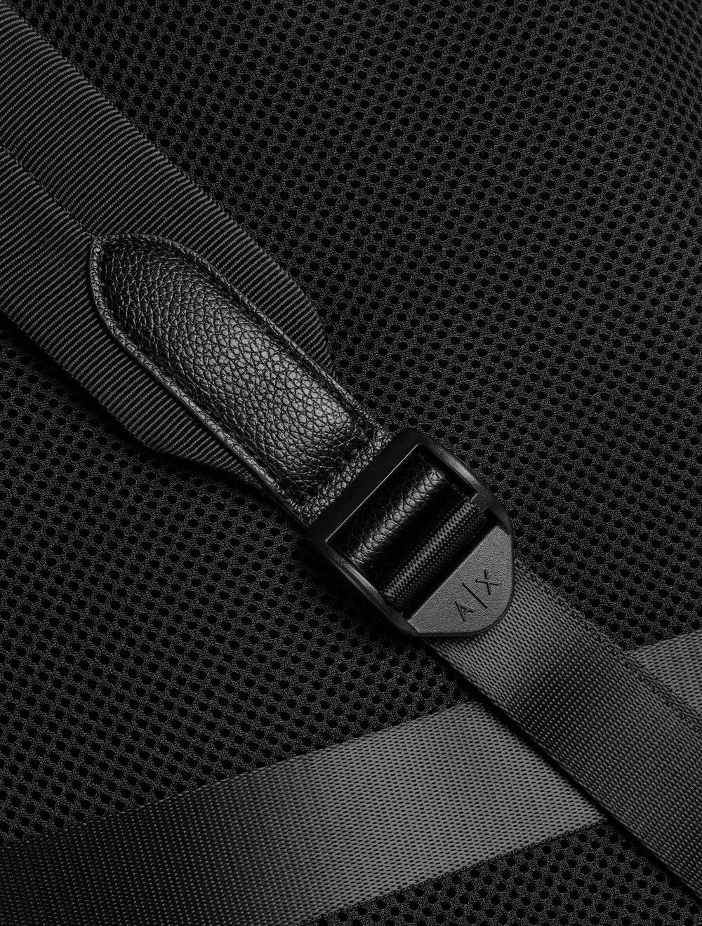 Mochila Armani Exchange Texturized Padded Straps Preta