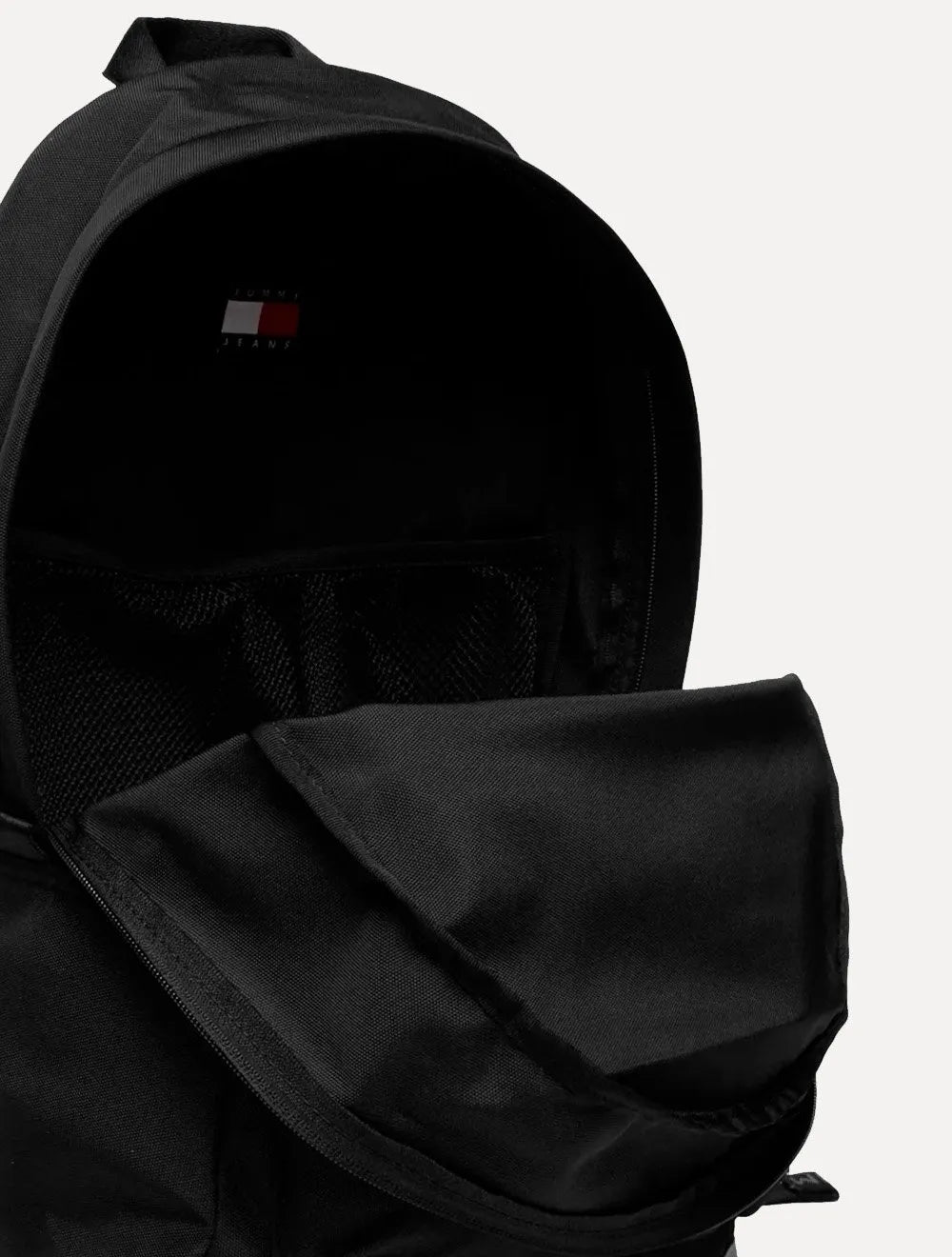 Mochila Tommy Jeans Essential Daily Daily Dome Preto