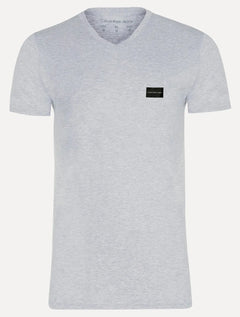 Camiseta Calvin Klein Jeans Masculina Gola V New Logo Dark Square Cinza Mescla