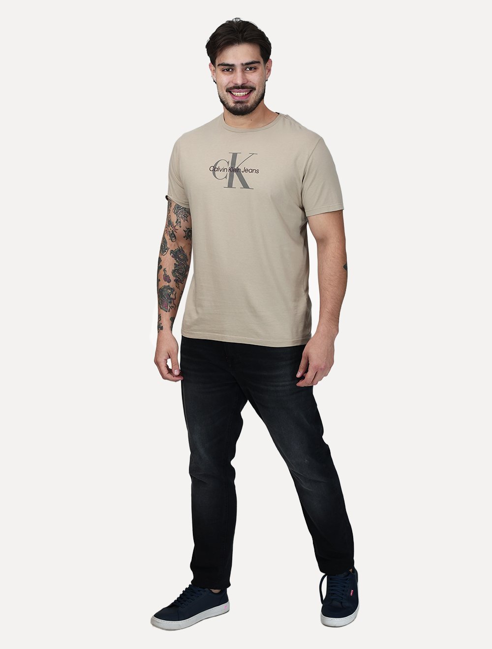 Camiseta Calvin Klein Jeans Masculina New Re Issue Frontal Cáqui Claro
