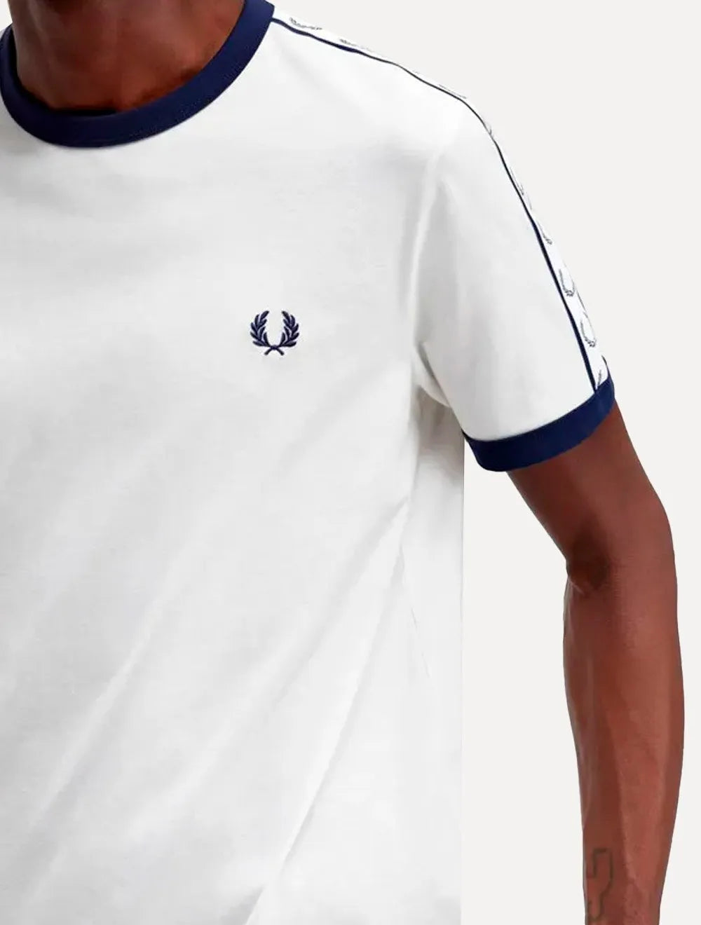 Camiseta Fred Perry Masculina Regular Taped Ringer Branca