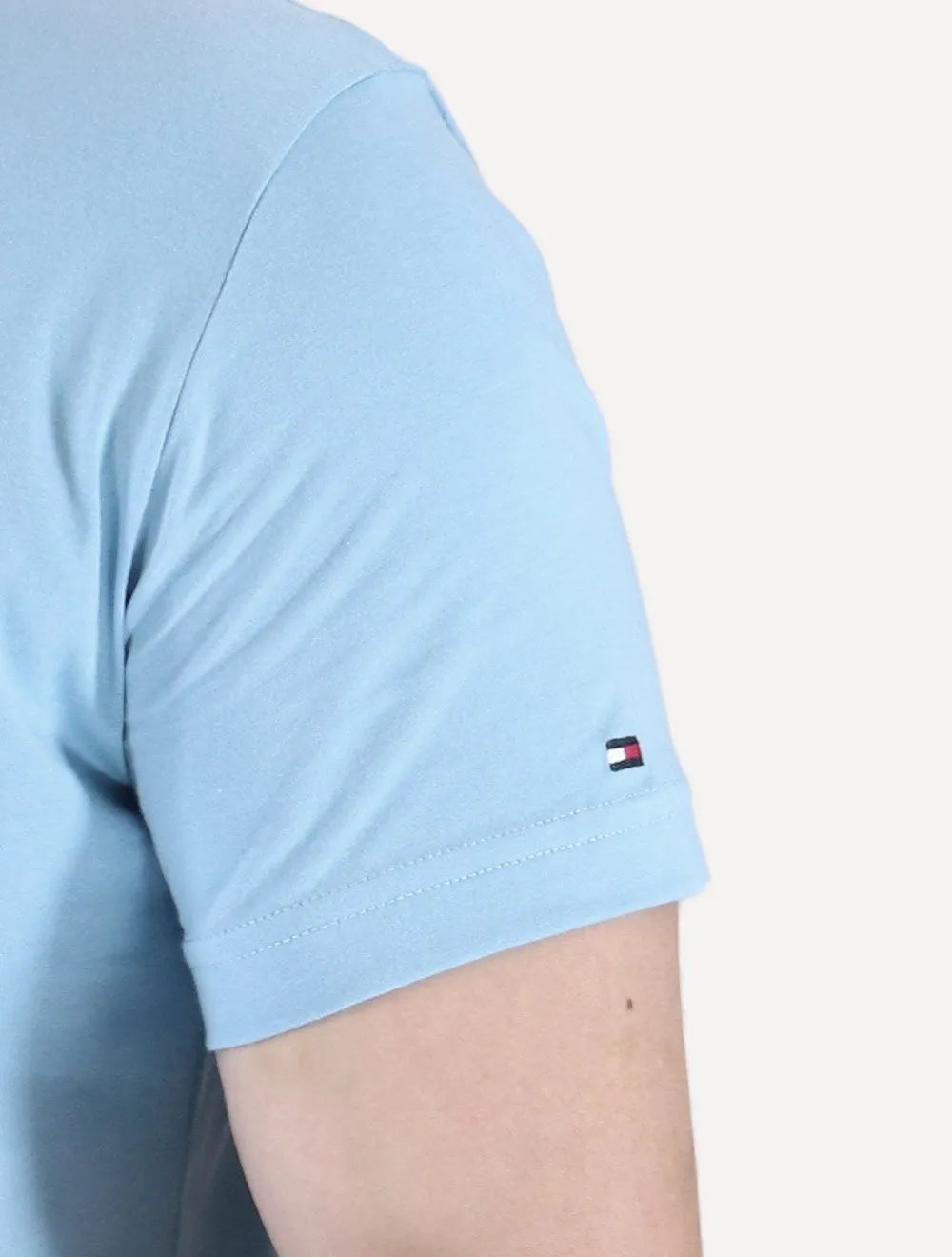 Camiseta Tommy Hilfiger Masculina Outline Flag Script Azul Claro