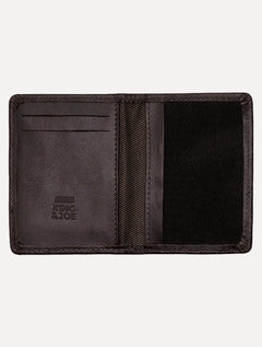 Carteira King & Joe Masculina Couro Vertical Rebite Logo Marrom Escuro