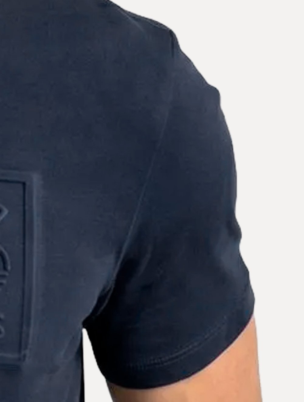 Camiseta Guess Masculina Los Angeles Embossed Logo Azul Marinho