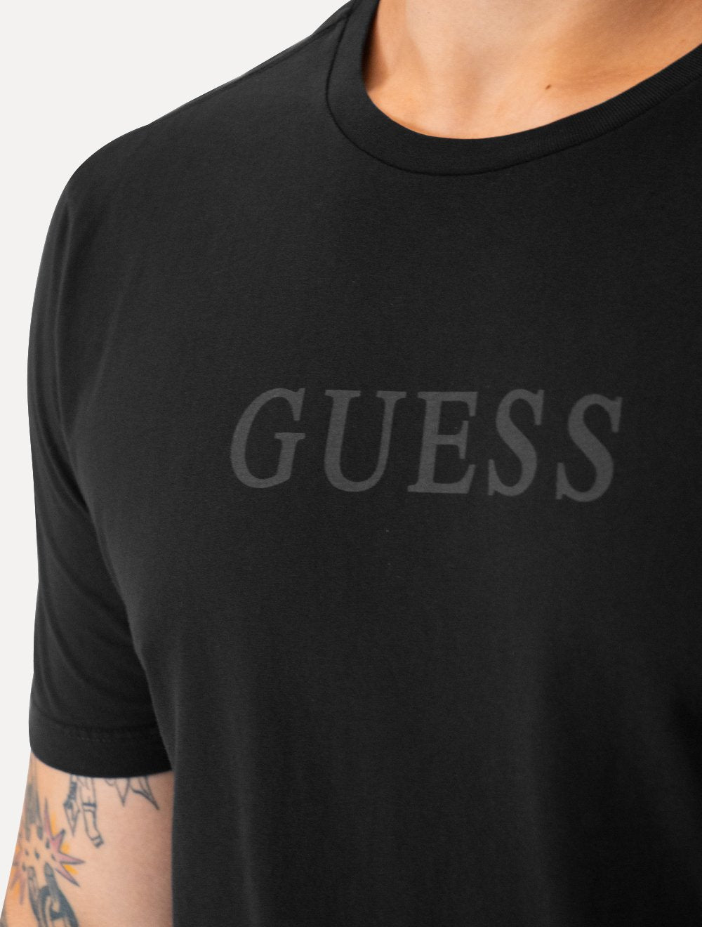 Camiseta Guess Masculina Grey Silk Logo Preta